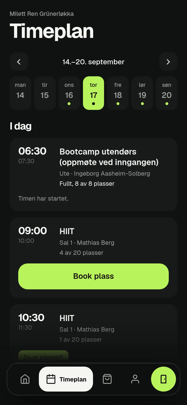 Timeplanen i et mørkt utseende med grønn knapp